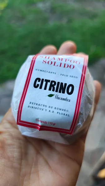 Shampú solido pelo seco